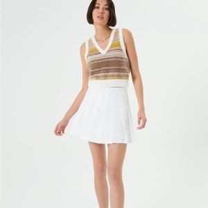 White mini skater skirt|| ARITZIA